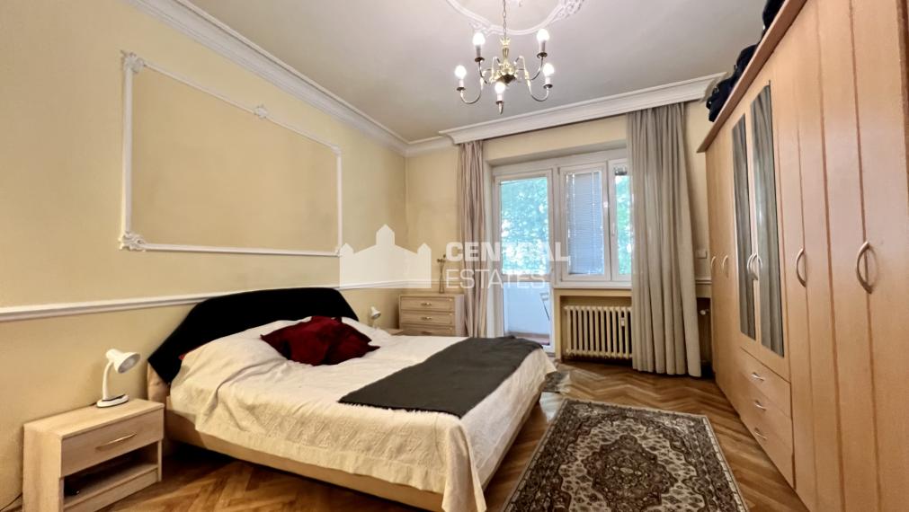 Elegant 1-bedroom apartment with a balcony for sale in the Old Town
