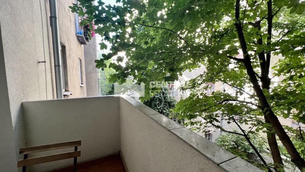 Elegant 1-bedroom apartment with a balcony for sale in the Old Town