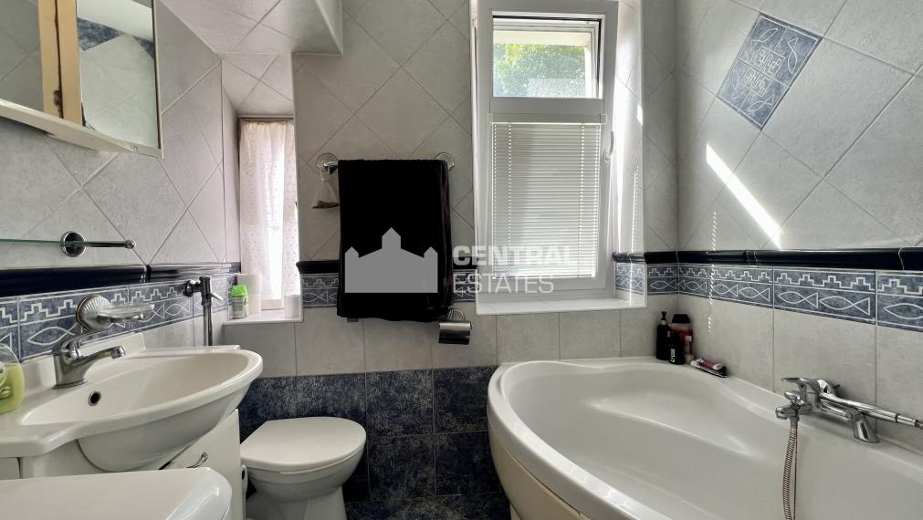 Elegant 1-bedroom apartment with a balcony for sale in the Old Town