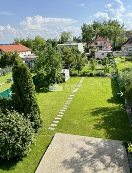 Veľkometrážny rodinný dom s rozľahlým pozemkom na predaj v Šamoríne