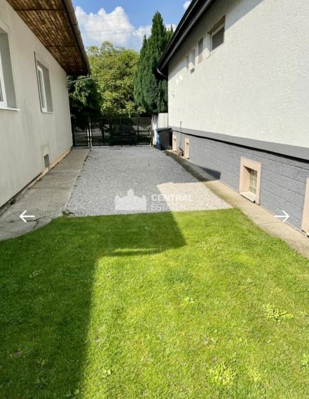 Veľkometrážny rodinný dom s rozľahlým pozemkom na predaj v Šamoríne