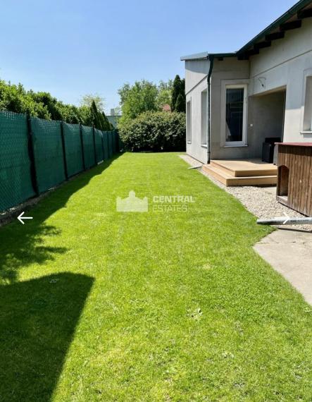 Veľkometrážny rodinný dom s rozľahlým pozemkom na predaj v Šamoríne