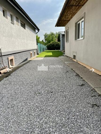 Veľkometrážny rodinný dom s rozľahlým pozemkom na predaj v Šamoríne