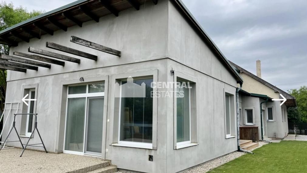 Veľkometrážny rodinný dom s rozľahlým pozemkom na predaj v Šamoríne