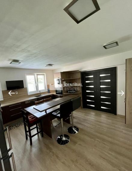 Veľkometrážny rodinný dom s rozľahlým pozemkom na predaj v Šamoríne