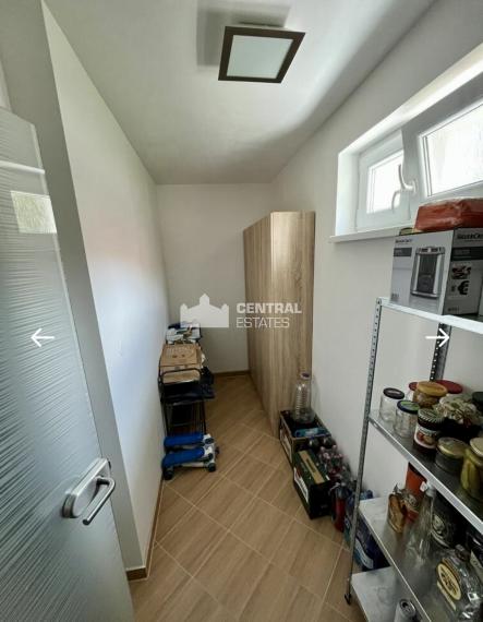 Veľkometrážny rodinný dom s rozľahlým pozemkom na predaj v Šamoríne