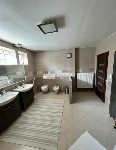 Veľkometrážny rodinný dom s rozľahlým pozemkom na predaj v Šamoríne