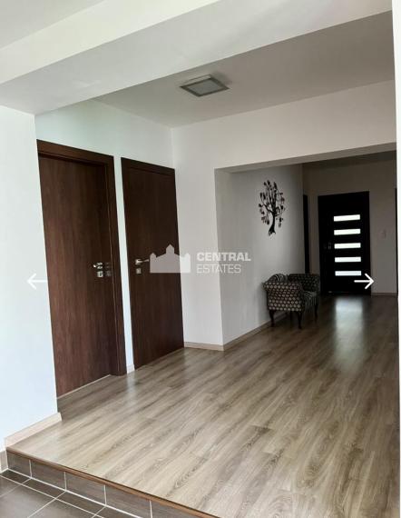 Veľkometrážny rodinný dom s rozľahlým pozemkom na predaj v Šamoríne