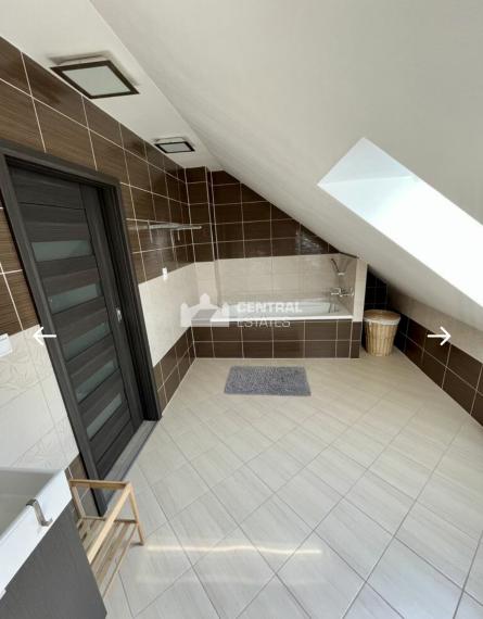 Veľkometrážny rodinný dom s rozľahlým pozemkom na predaj v Šamoríne