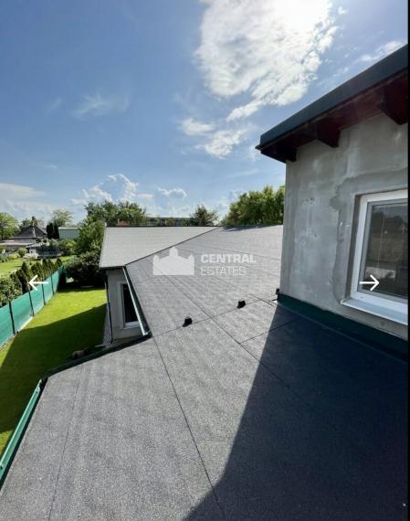 Veľkometrážny rodinný dom s rozľahlým pozemkom na predaj v Šamoríne