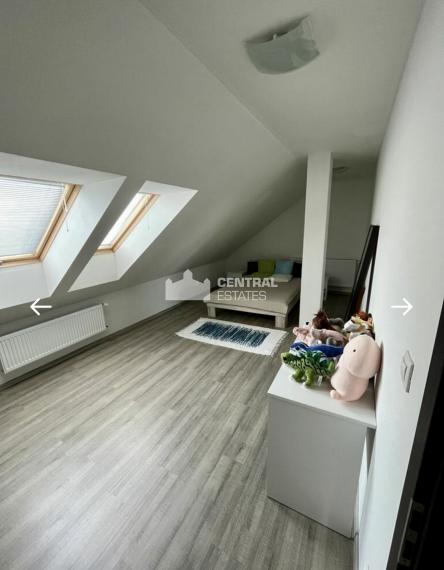 Veľkometrážny rodinný dom s rozľahlým pozemkom na predaj v Šamoríne