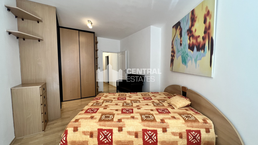 Priestranný 3- izbový byt s balkónom a parkovaním na prenájom v Starom meste