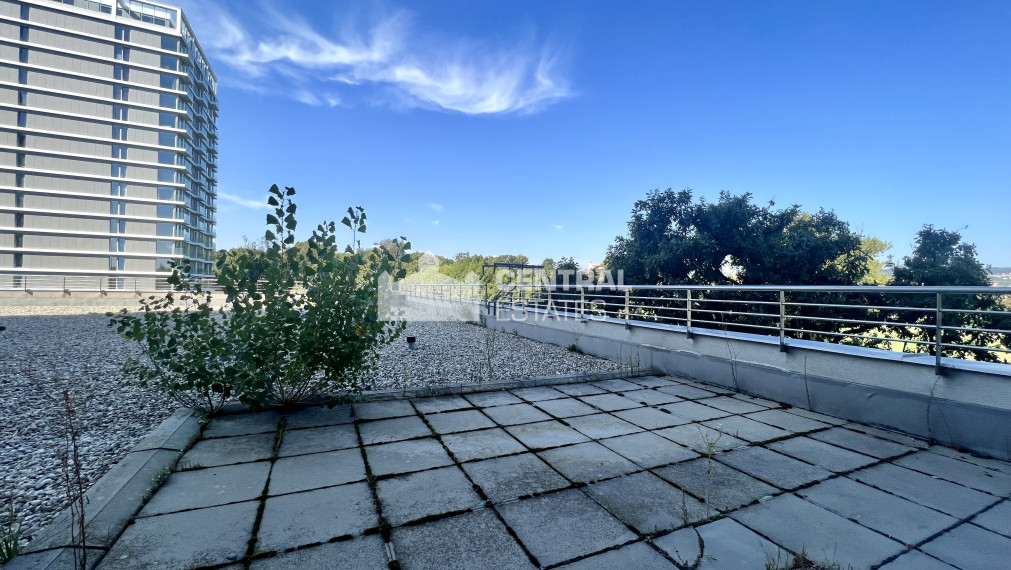 Lukratívne kancelárske priestory v novostavbe s terasou a parkovaním na predaj v Petržalke