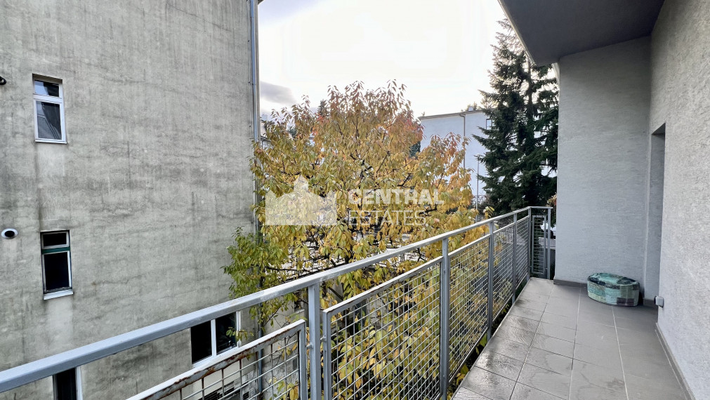 Priestranný 2- izbový byt s balkónom na prenájom v Starom meste