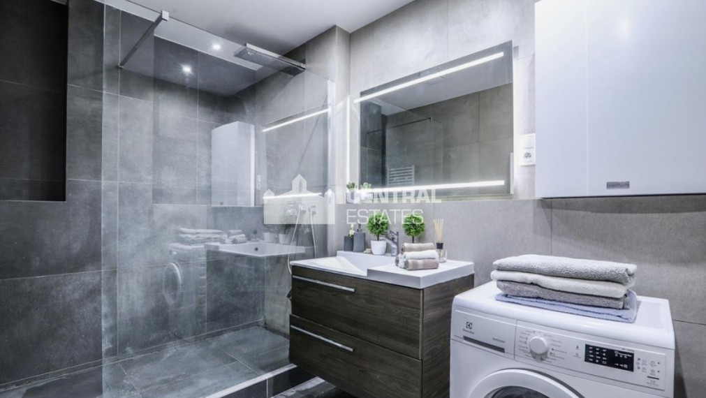 Modern 2- bedroom apartment in a new building with a terrace and a cellar for rent in the Old Town