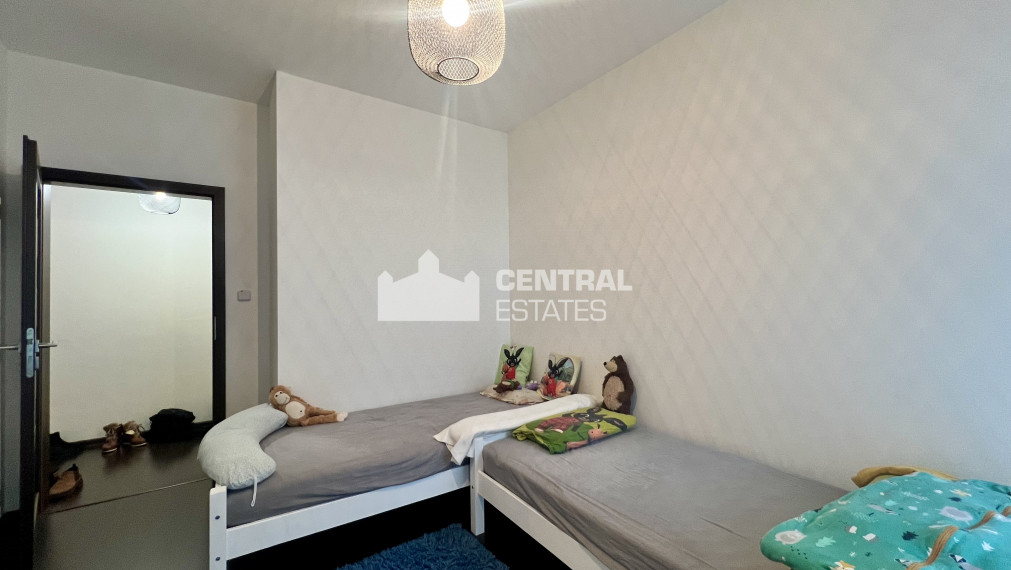 Modern 2- bedroom apartment in a new building with a terrace and a cellar for rent in the Old Town