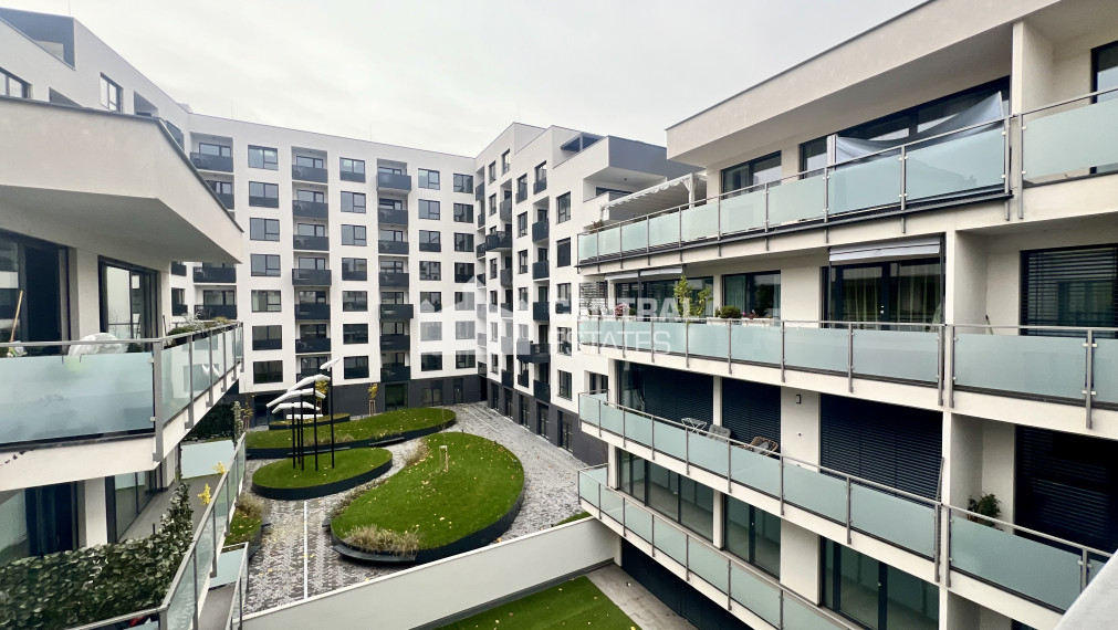 Modern 2- bedroom apartment in a new building with a terrace and a cellar for rent in the Old Town