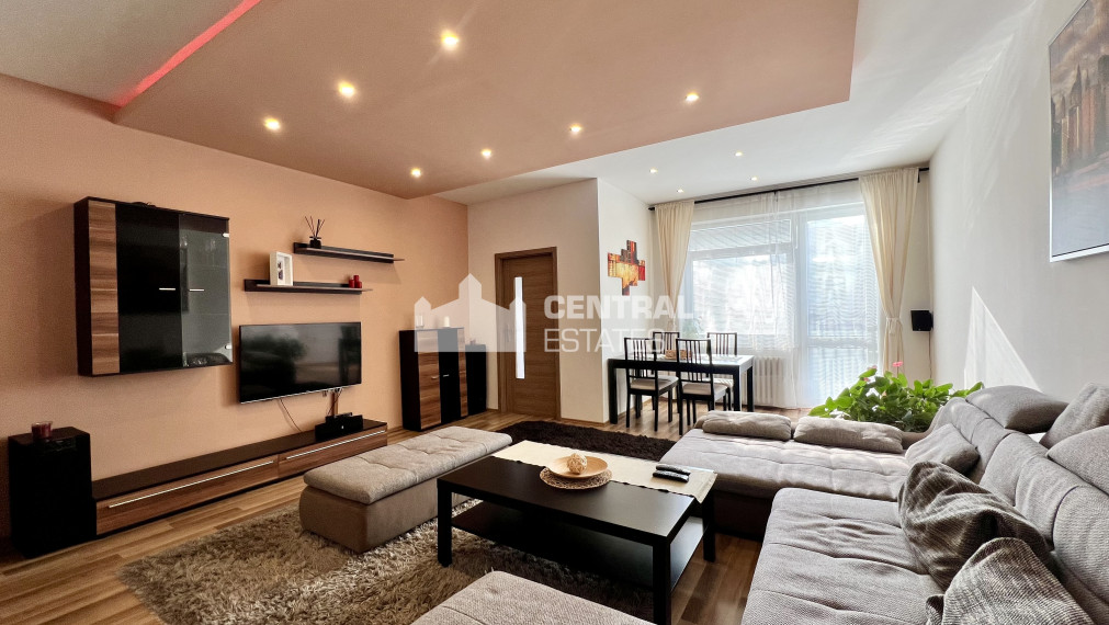 Spacious 3- bedroom apartment for rent in the Old Town