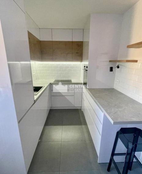 Moderný klimatizovaný 2- izbový byt s balkónom na prenájom v Starom meste