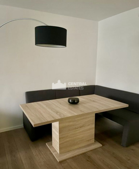 Moderný klimatizovaný 2- izbový byt s balkónom na prenájom v Starom meste