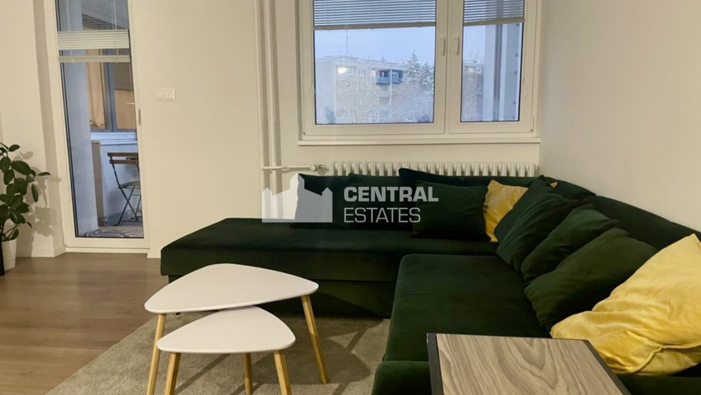 Moderný klimatizovaný 2- izbový byt s balkónom na prenájom v Starom meste