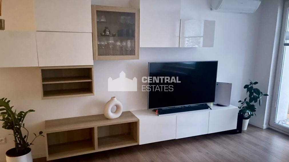 Moderný klimatizovaný 2- izbový byt s balkónom na prenájom v Starom meste