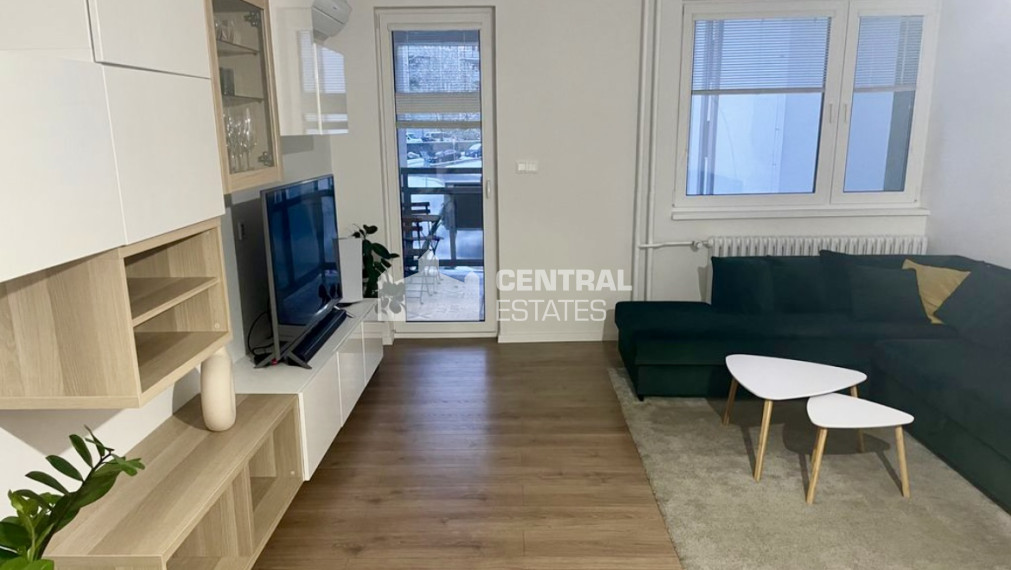 Moderný klimatizovaný 2- izbový byt s balkónom na prenájom v Starom meste