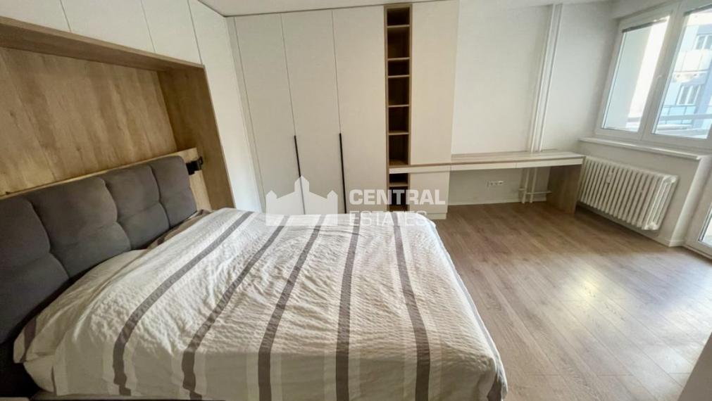 Moderný klimatizovaný 2- izbový byt s balkónom na prenájom v Starom meste