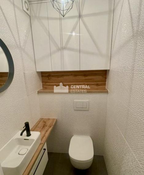 Moderný klimatizovaný 2- izbový byt s balkónom na prenájom v Starom meste