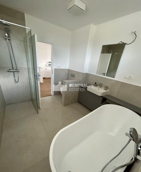 Luxusný 2- izbový byt v novostavbe s terasou na prenájom v Starom meste