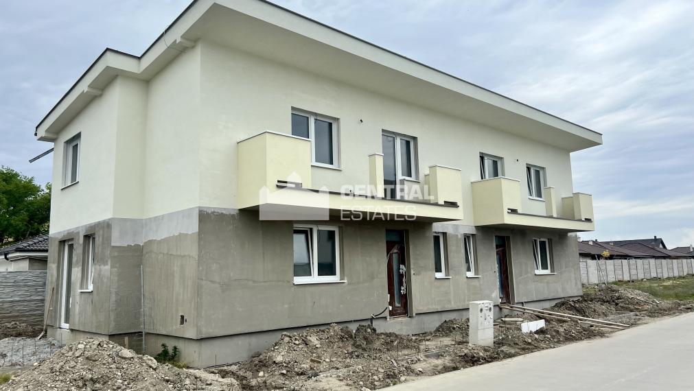 2- poschodová novostavba 4- izbového dvojdomu s parkovaním na predaj v Rovinke
