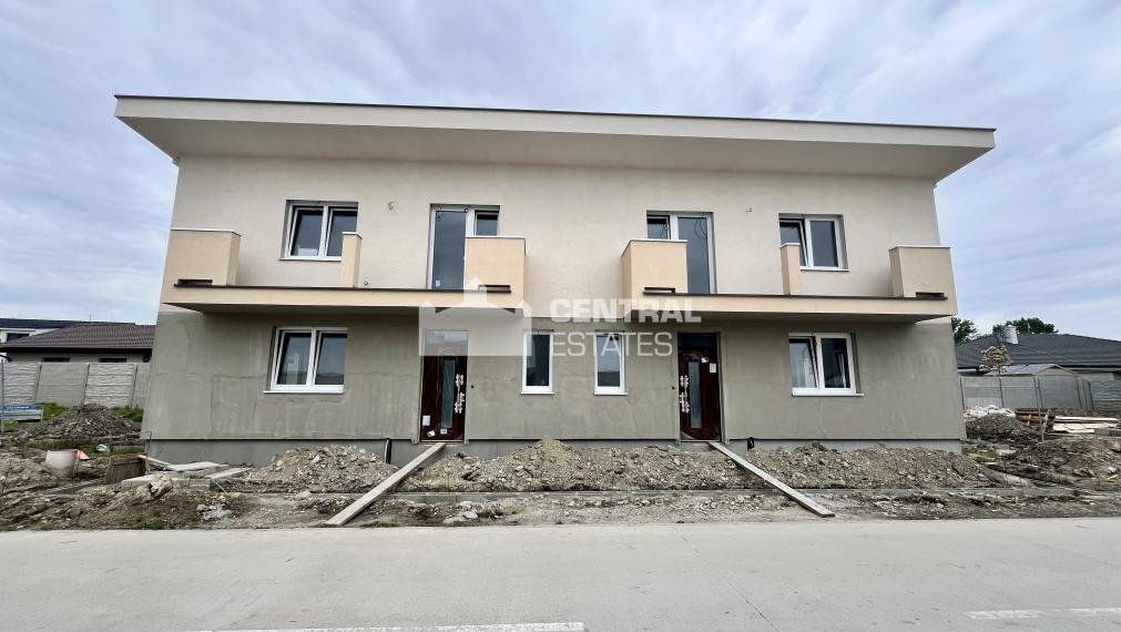 2- poschodová novostavba 4- izbového dvojdomu s parkovaním na predaj v Rovinke