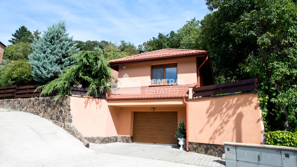 Ekologický 3- izbový rodinný dom so záhradou a garážou na predaj v Limbachu