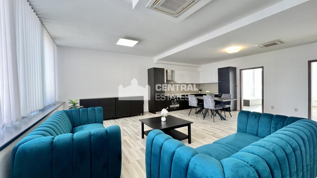 Veľkometrážny 4- izbový byt s veľkou terasou a parkovaním na prenájom v Starom meste