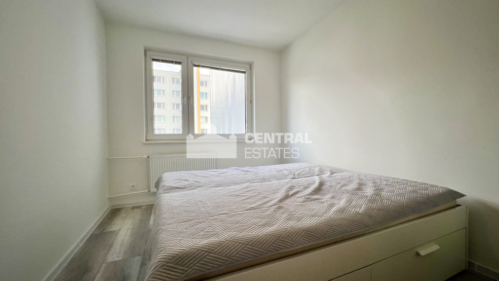 Priestranný 3- izbový byt s lodžiou na prenájom v Starom meste