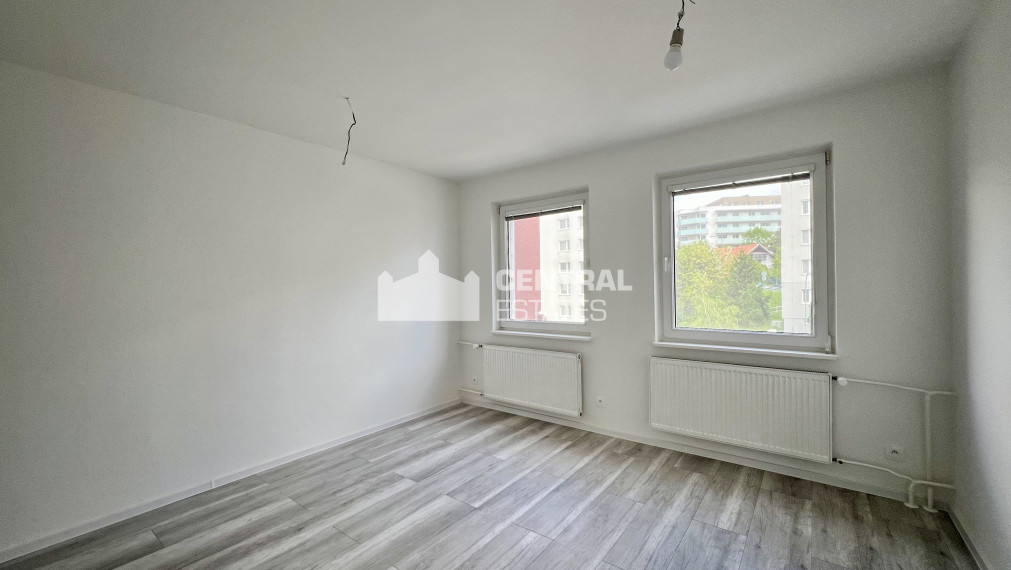 Priestranný 3- izbový byt s lodžiou na prenájom v Starom meste