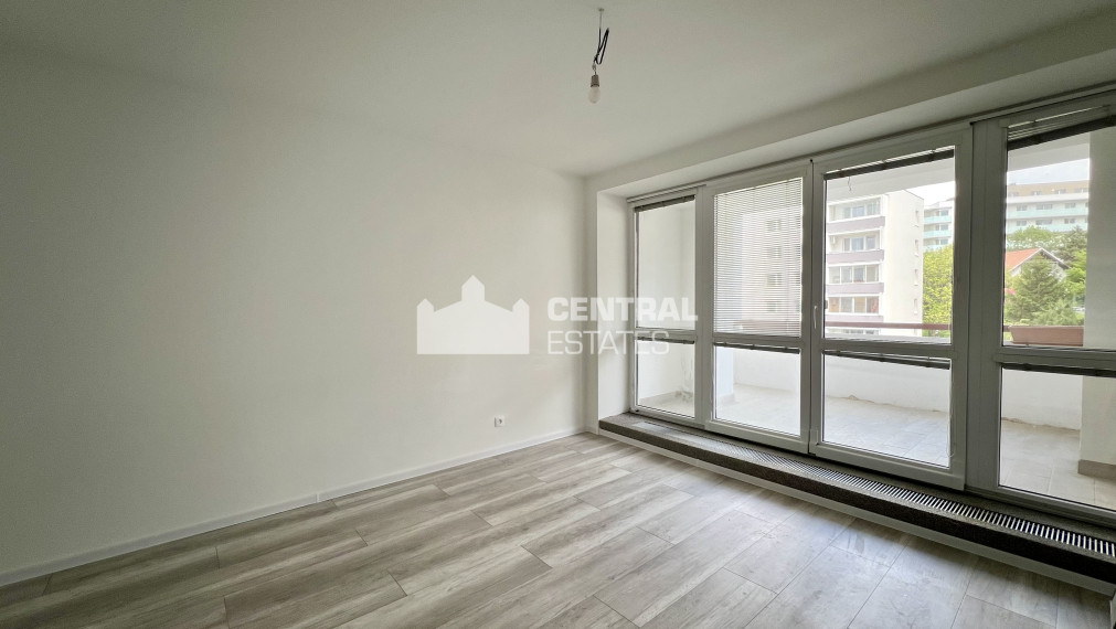 Priestranný 3- izbový byt s lodžiou na prenájom v Starom meste