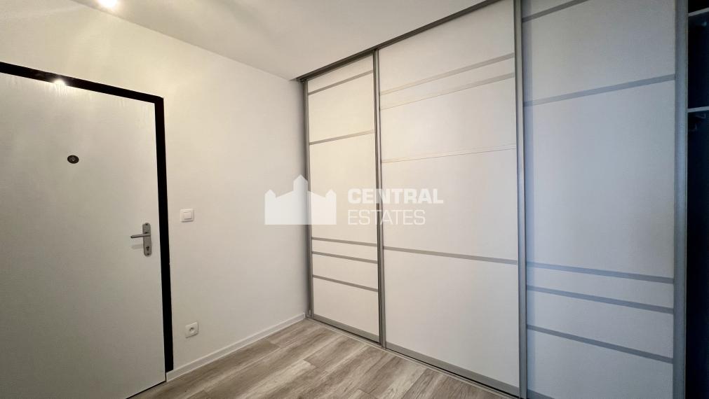 Priestranný 3- izbový byt s lodžiou na prenájom v Starom meste