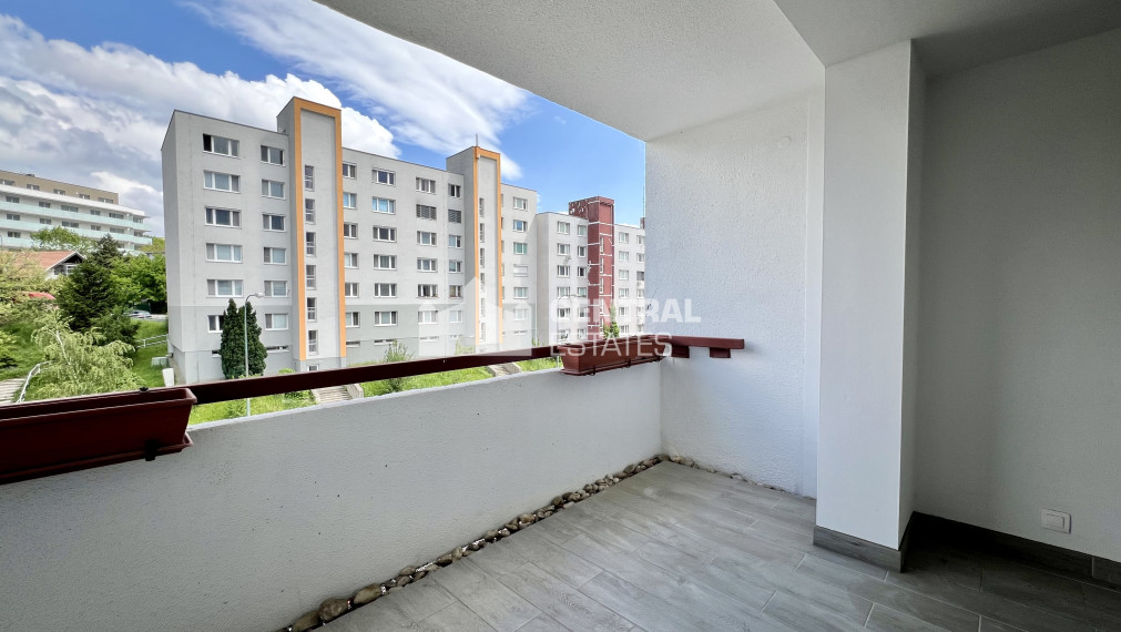 Priestranný 3- izbový byt s lodžiou na prenájom v Starom meste