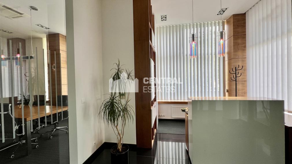 Elegantné klimatizované kancelárske priestory s parkovaním na prenájom v Karlovej Vsi
