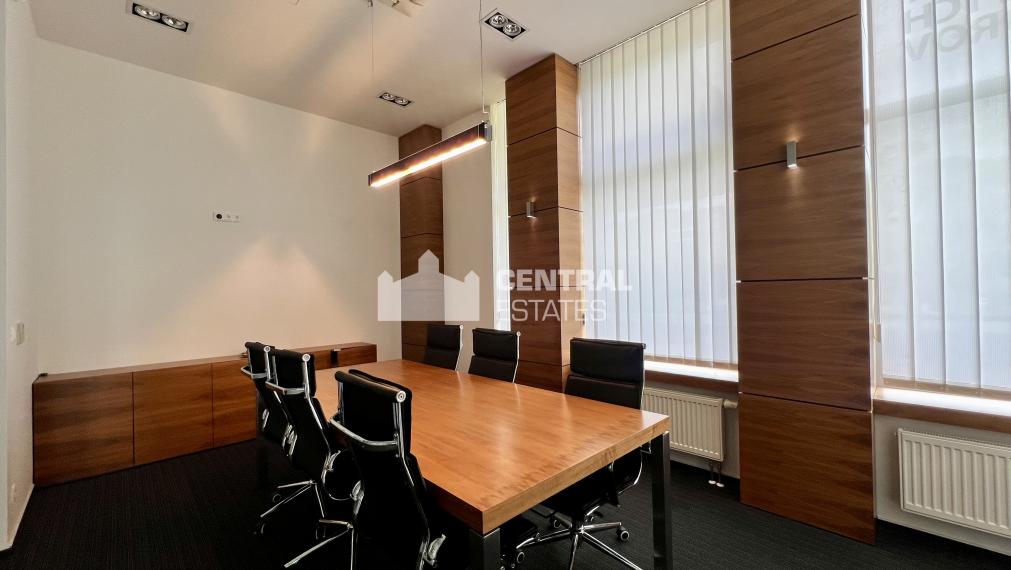 Elegantné klimatizované kancelárske priestory s parkovaním na prenájom v Karlovej Vsi
