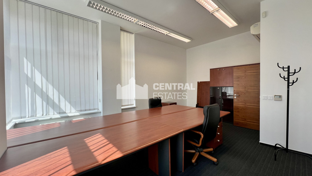 Elegantné klimatizované kancelárske priestory s parkovaním na prenájom v Karlovej Vsi