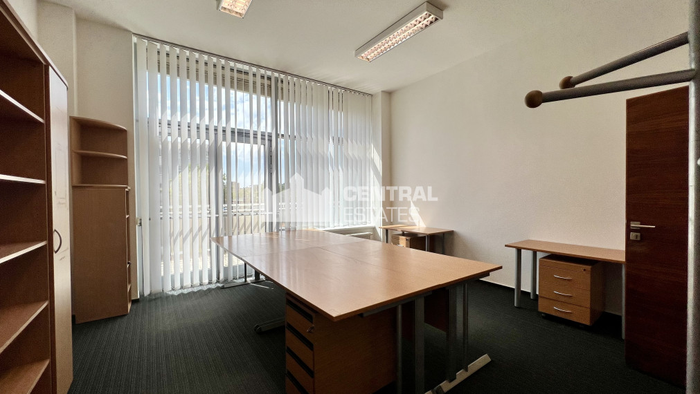 Elegantné klimatizované kancelárske priestory s parkovaním na prenájom v Karlovej Vsi