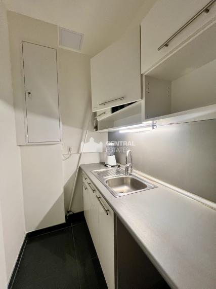 Elegantné klimatizované kancelárske priestory s parkovaním na prenájom v Karlovej Vsi