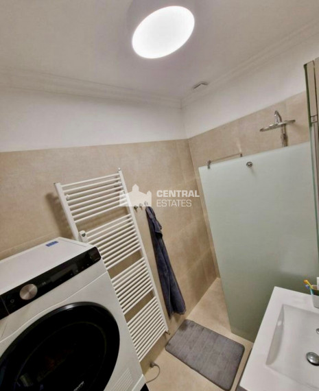 Krásny 3- izbový byt s balkónom na prenájom v Starom meste