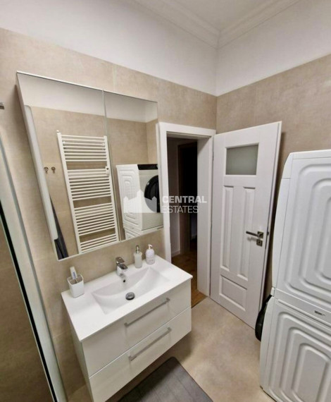 Krásny 3- izbový byt s balkónom na prenájom v Starom meste