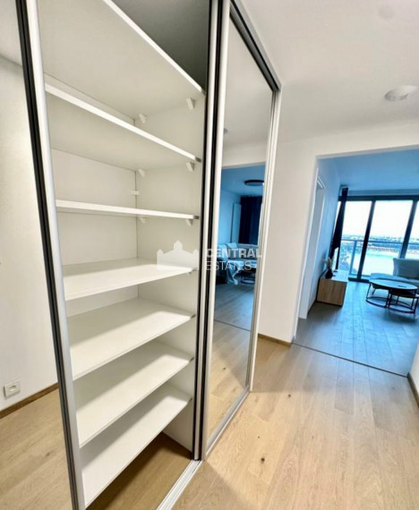 Krásny 2- izbový byt v novostavbe s lodžiou parkovaním na prenájom v Starom meste