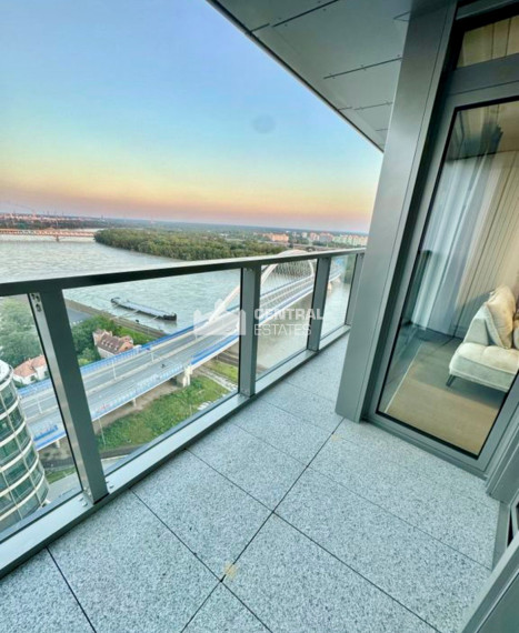 Krásny 2- izbový byt v novostavbe s lodžiou parkovaním na prenájom v Starom meste