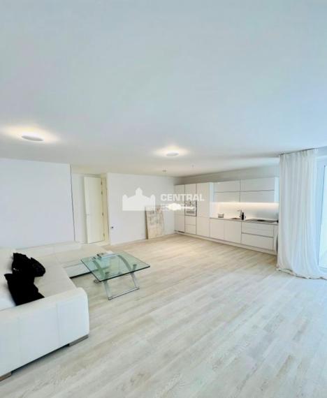 Bright 3- bedroom apartment with loggia and parking for rent in the Old Town