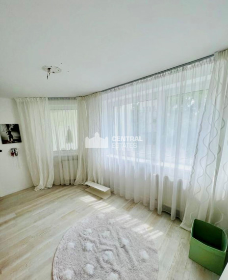 Bright 3- bedroom apartment with loggia and parking for rent in the Old Town